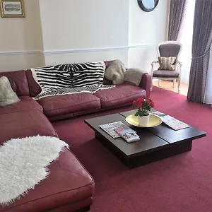 4* Pensión Devonshire House